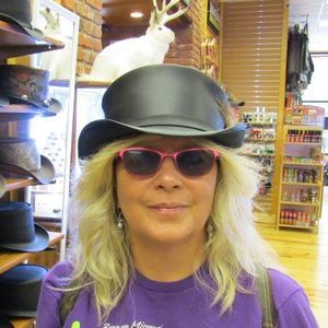 Meet your Posher, Sabine